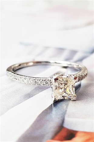 G COLOR SILVER RING WITH SIMPLE EDGE