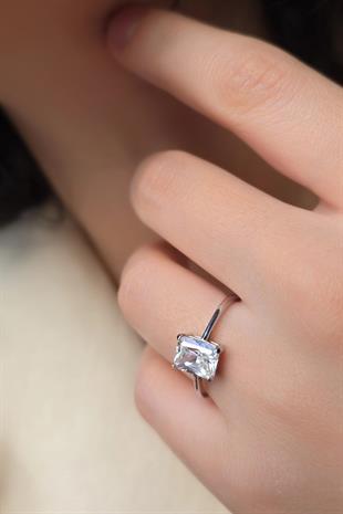 MOZANİT DİKDÖRTGEN BAGET TAŞLI GÜMÜŞ YÜZÜK