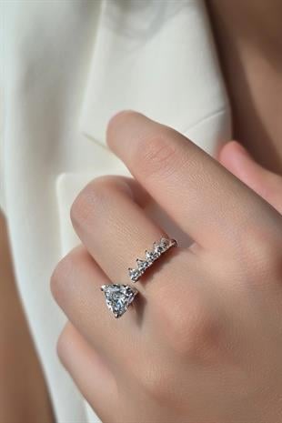 MOZANİT MİNİ VE TEKLİ KALPLI GÜMÜŞ YÜZÜK