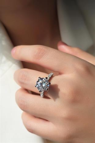 MOZANİT TEKTAŞ YARIM TUR TAŞLI GÜMÜŞ YÜZÜK