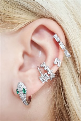 TEKLİ BAGET TAŞLI ÇİZGİ GÜMÜŞ KÜPE