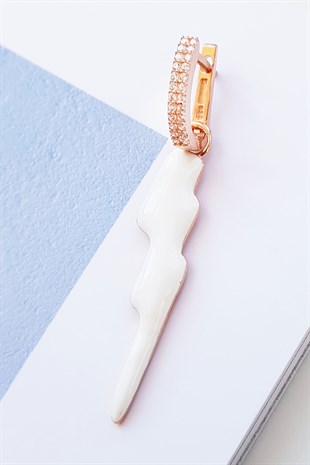 TEKLİ BEYAZ BOMBELİ LARGE ŞİMŞEK GÜMÜŞ KÜPE