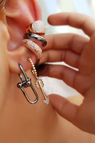 TEKLİ BLACK TİFF GÜMÜŞ KÜPE