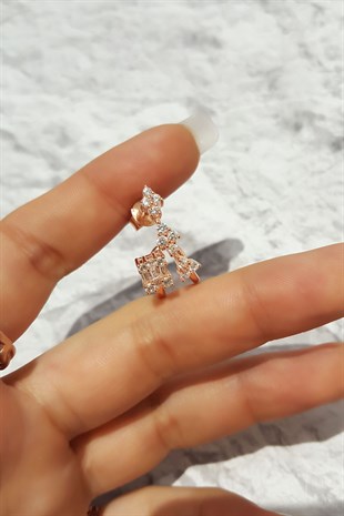 TEKLİ İTHAL  BAGET TASARIM KÜPE