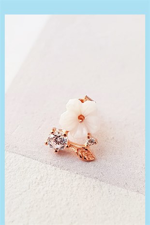 TEKLİ İTHAL MANOLYA FLOWER GÜMÜŞ KÜPE