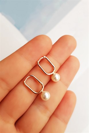 TEKLİ İTHAL MİNİ DİKDÖRTGEN İNCİ GÜMÜŞ KÜPE