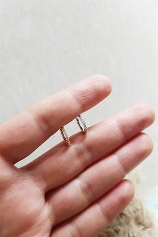 TEKLİ İTHAL MİNİ HALKA TAŞLI GÜMÜŞ KÜPE