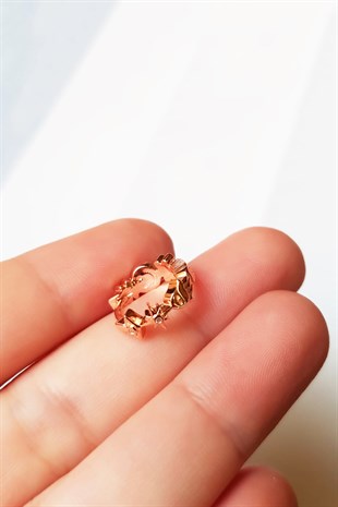 TEKLİ İTHAL MİNİ İÇİ GÜLEN FİGÜRLÜ GÜMÜŞ KÜPE