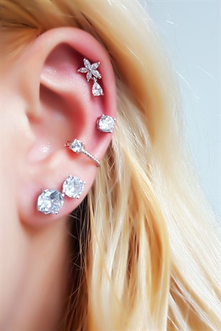 TEKLİ İTHAL ORTA BOY TEKTAŞ GÜMÜŞ KÜPE