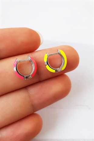 TEKLİ KOYU PEMBE MİNİ BOY ÇITÇITLI GÜMÜŞ KÜPE