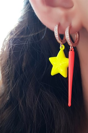 TEKLİ MİNİ ÇUBUKLU TURUNCU GÜMÜŞ KÜPE