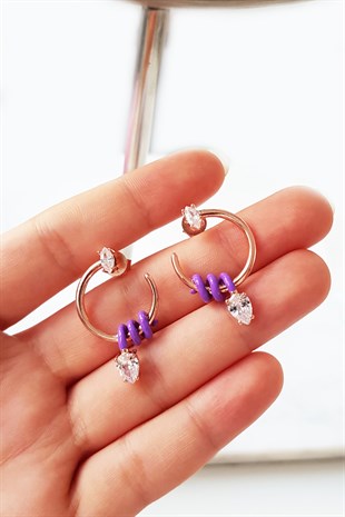 TEKLİ MOR ETRAFINDA SARILMIŞ DAMLA GÜMÜŞ KÜPE