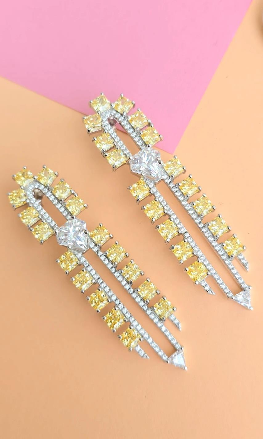 ÇİFT İTHAL BUZ KESİM TRİNİTY PREMİUM GÜMÜŞ KÜPE