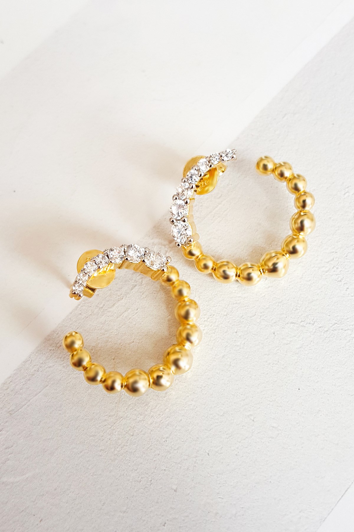 Çiftli, İthal Taşlı Top Halka Gümüş Küpe