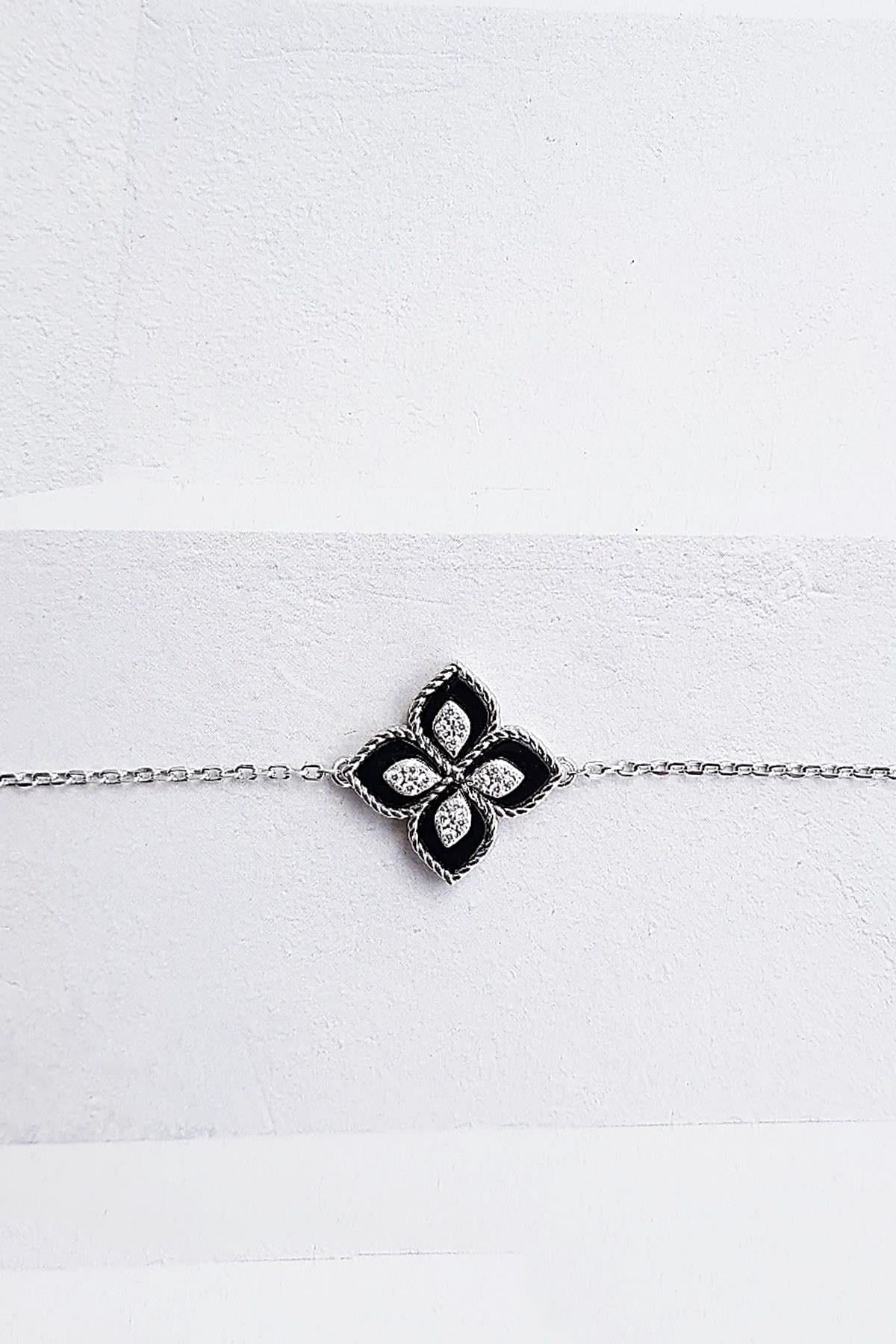 İTHAL ÇİÇEKLİ SİYAH ONİX GÜMÜŞ BİLEKLİK