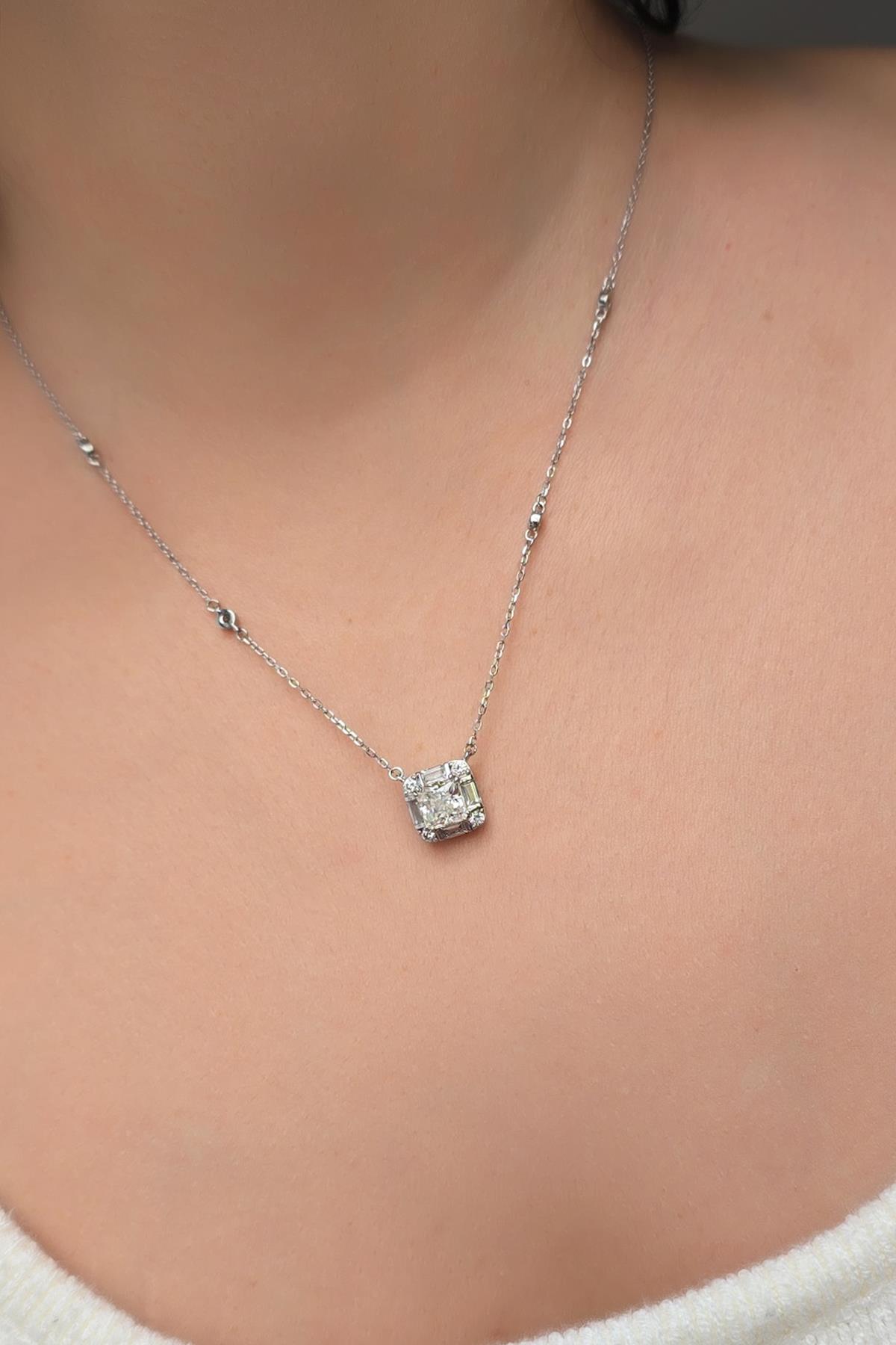 İTHAL MOZANİT MİNİ KARE GÜMÜŞ KOLYE