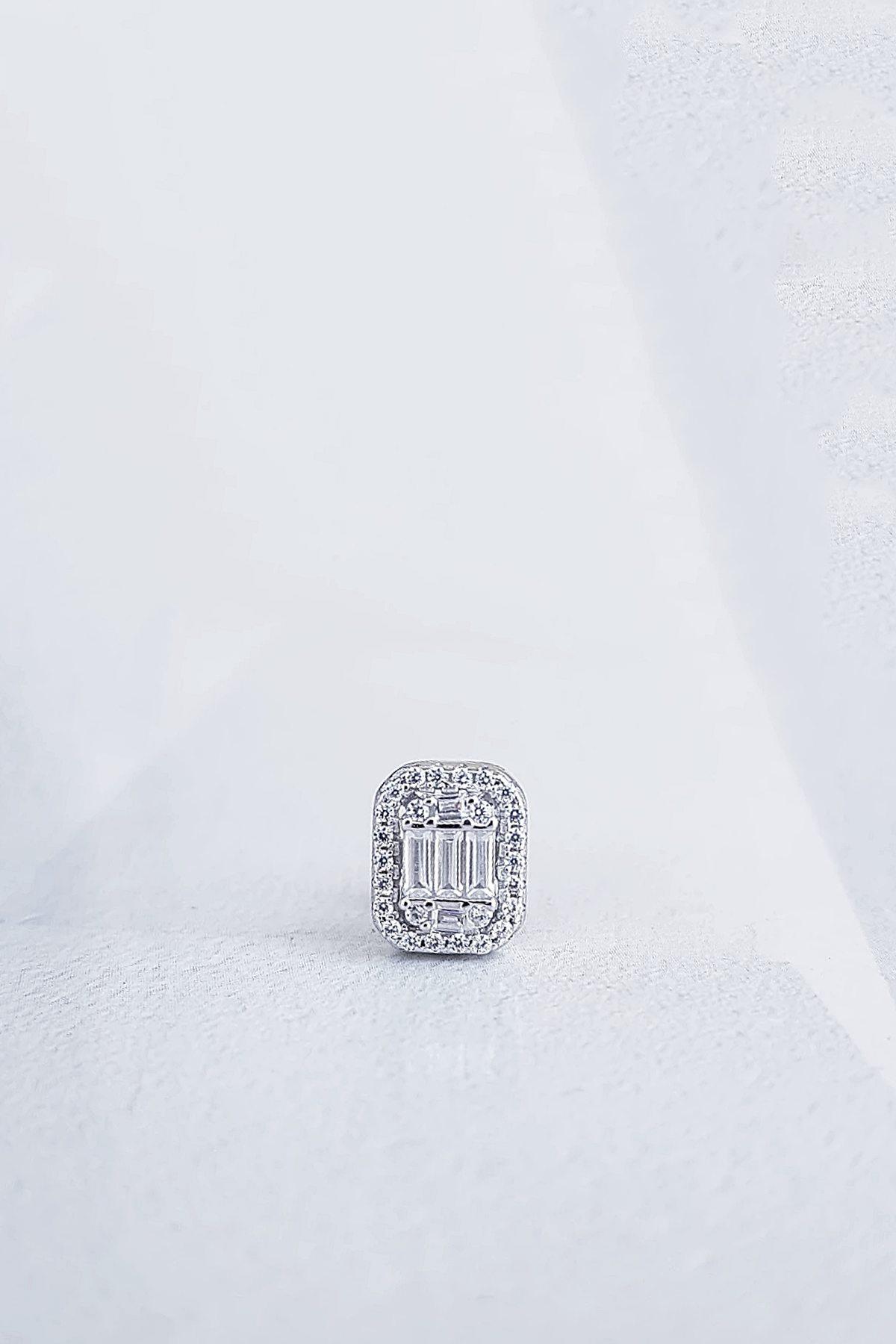 TEKLİ İTHAL BAGET GÜMÜŞ KÜPE