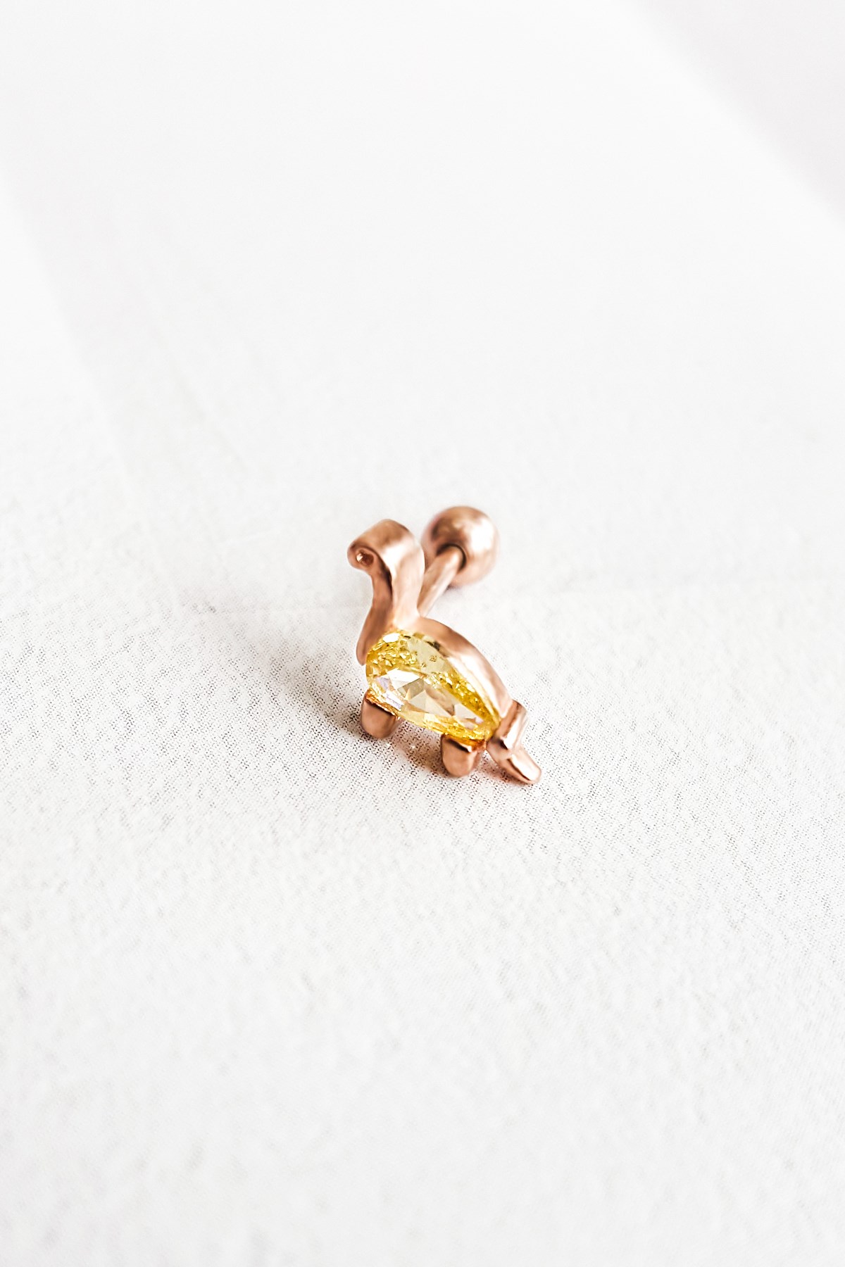 Tekli İthal Dinazor Sarı Taşlı Gümüş Piercing Küpe