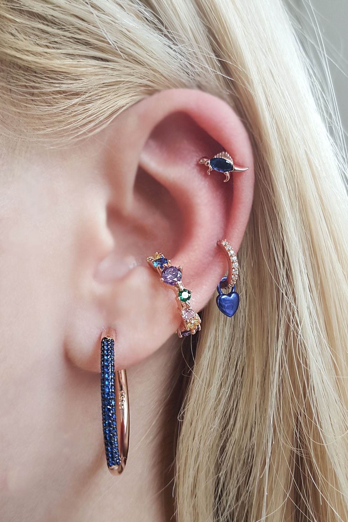 TEKLİ İTHAL HALKASI TAŞLI GÜMÜŞ KÜPE