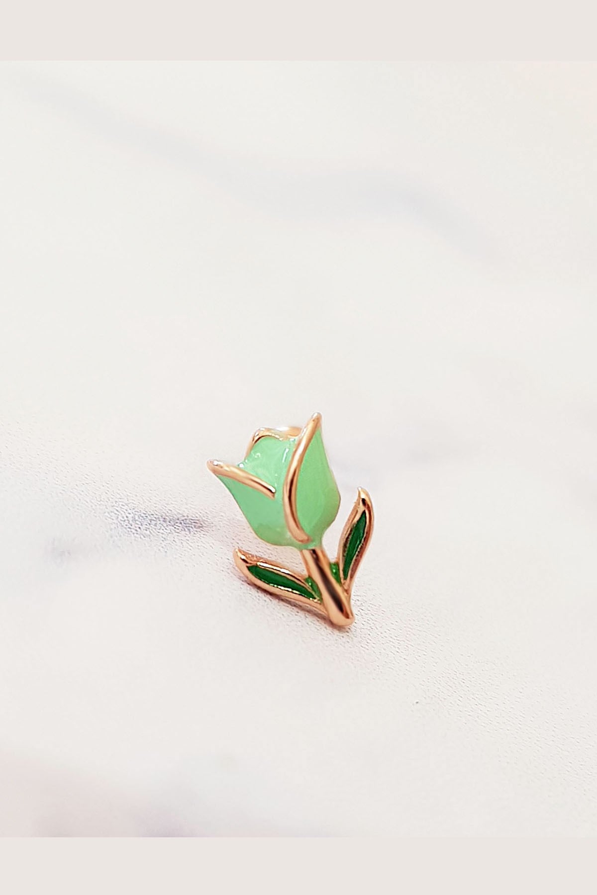 TEKLİ İTHAL LALE GÜMÜŞ PİERCİNG KÜPE