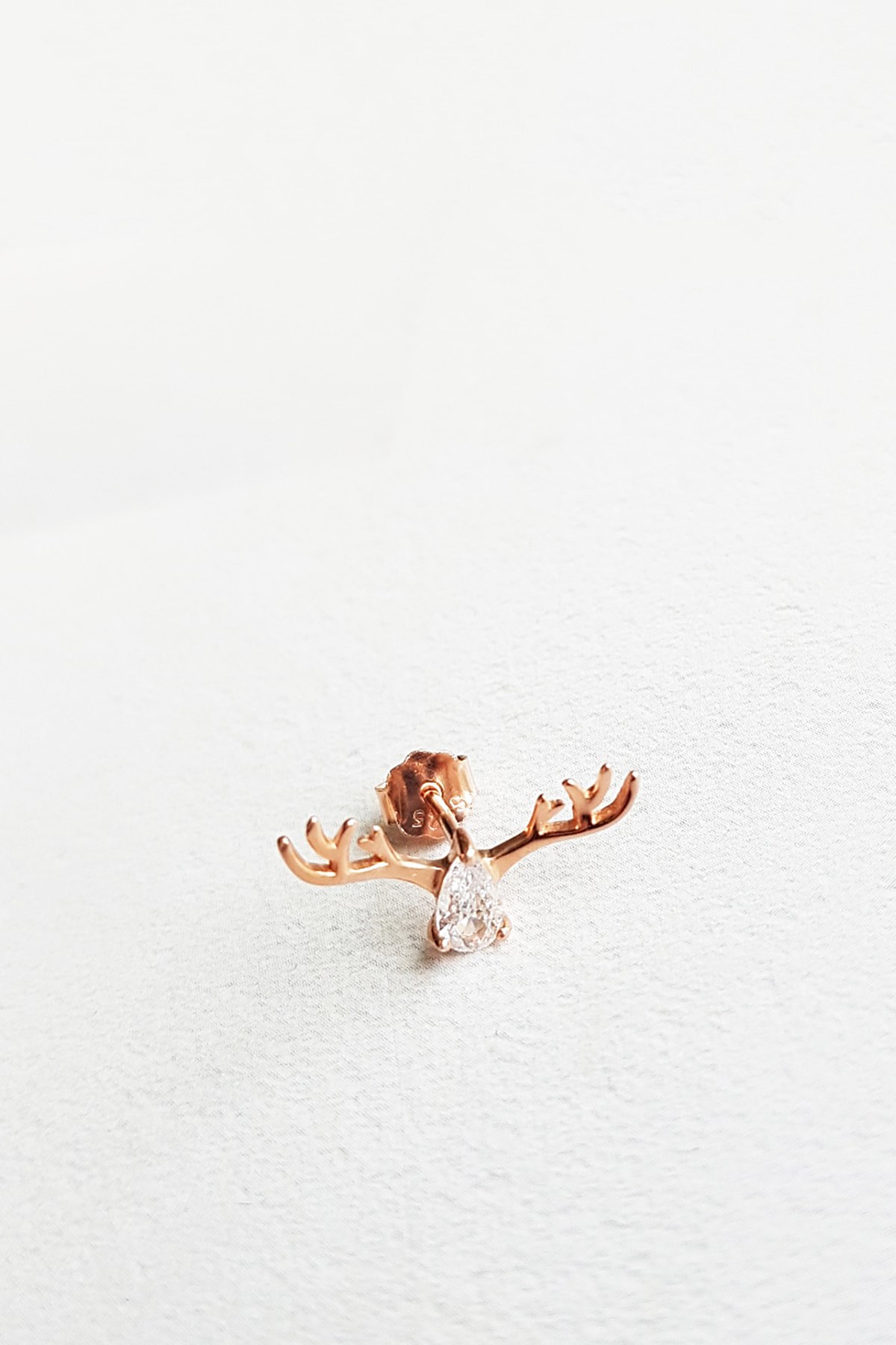 Tekli Ithal Mini Geyik Gümüş Küpe