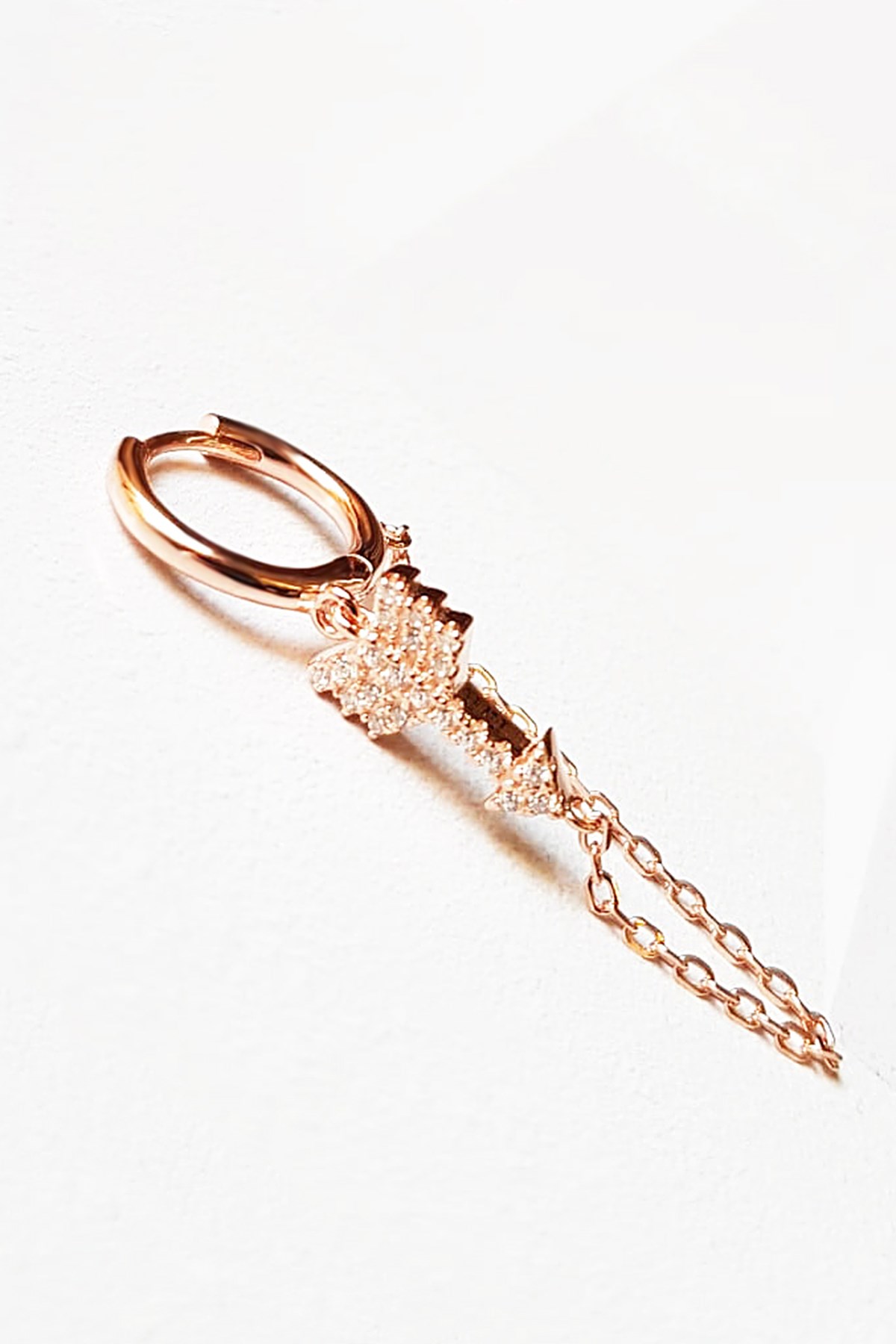 TEKLİ İTHAL OK ZİNCİR GÜMÜŞ KÜPE