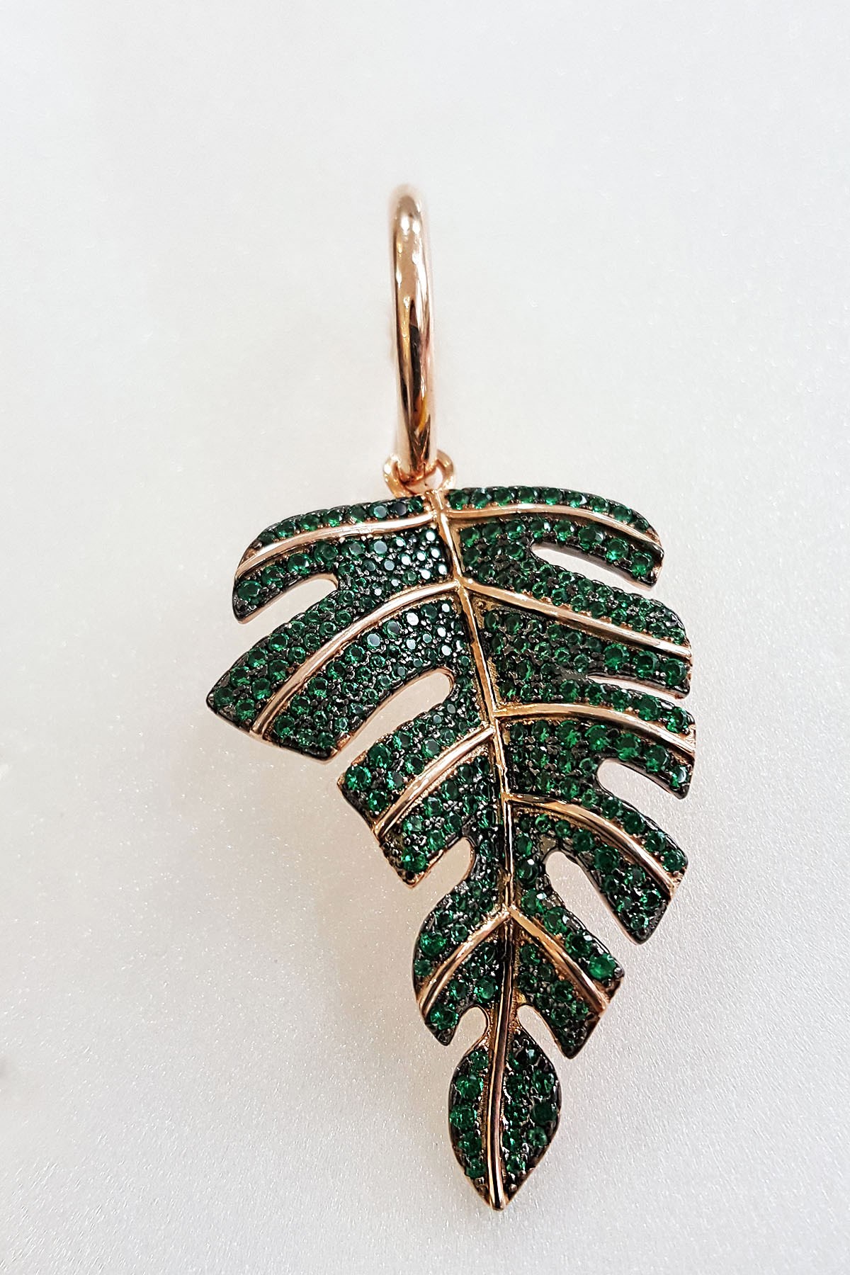 TEKLİ İTHAL YAPRAKLI GÜMÜŞ KÜPE