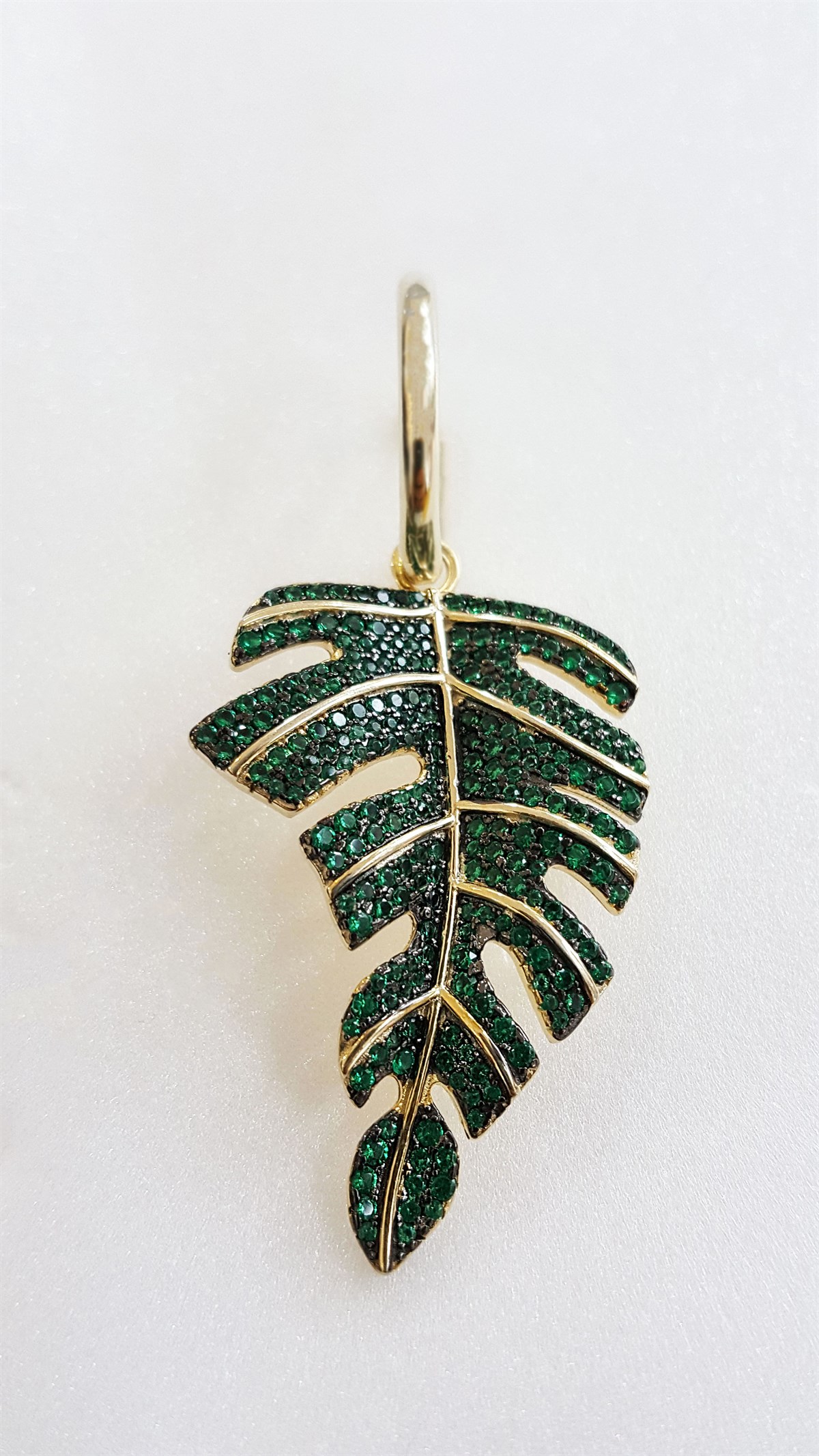 TEKLİ İTHAL YAPRAKLI GÜMÜŞ KÜPE