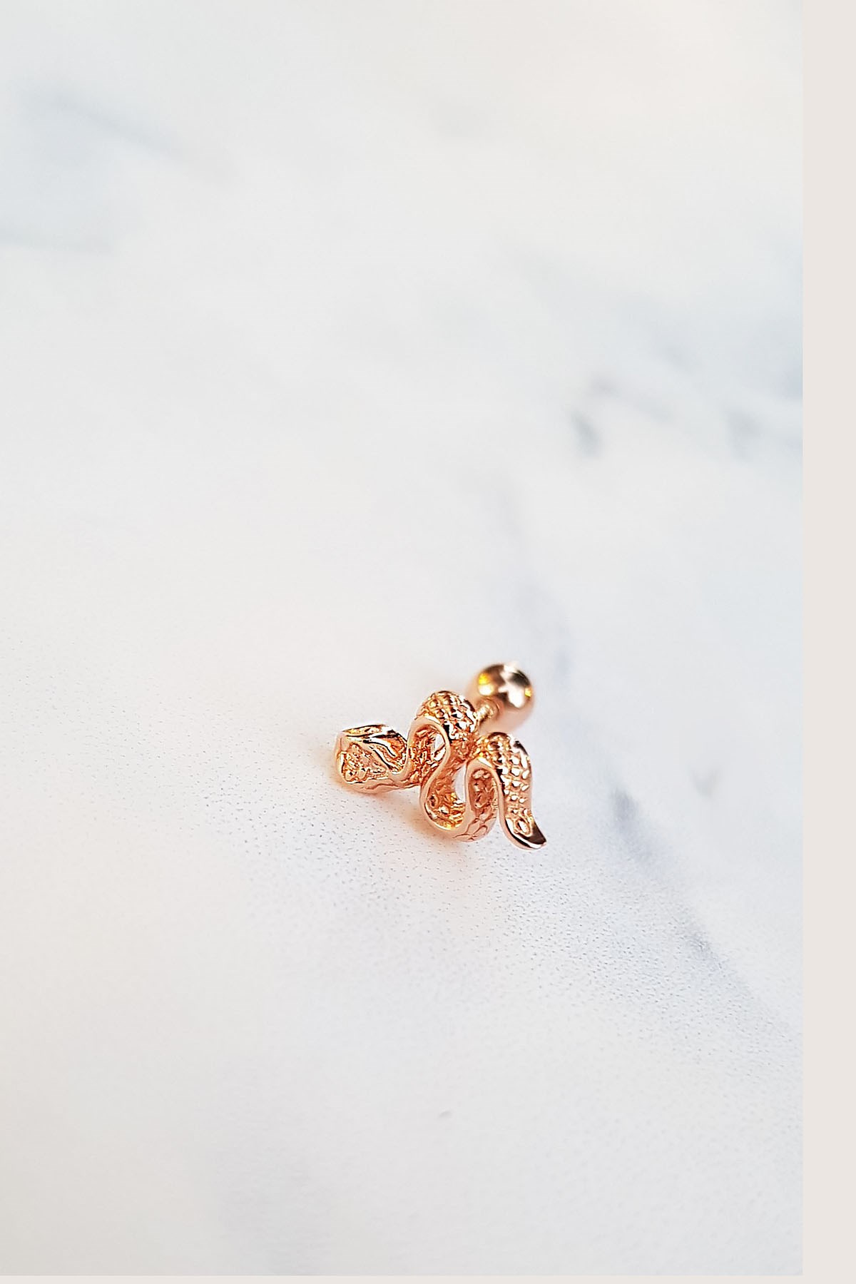 TEKLİ İTHAL YILAN GÜMÜŞ PİERCİNG KÜPE