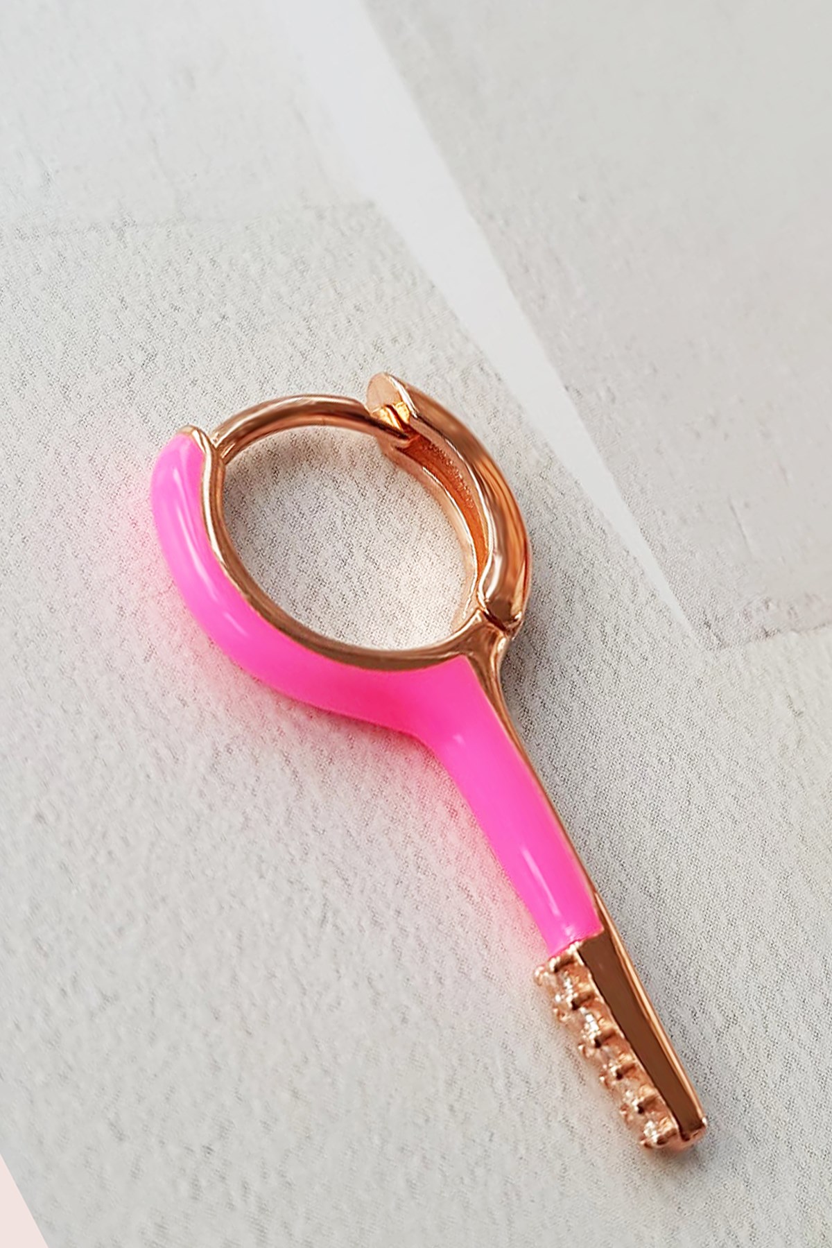 TEKLİ KURŞUN PEMBE GÜMÜŞ KÜPE