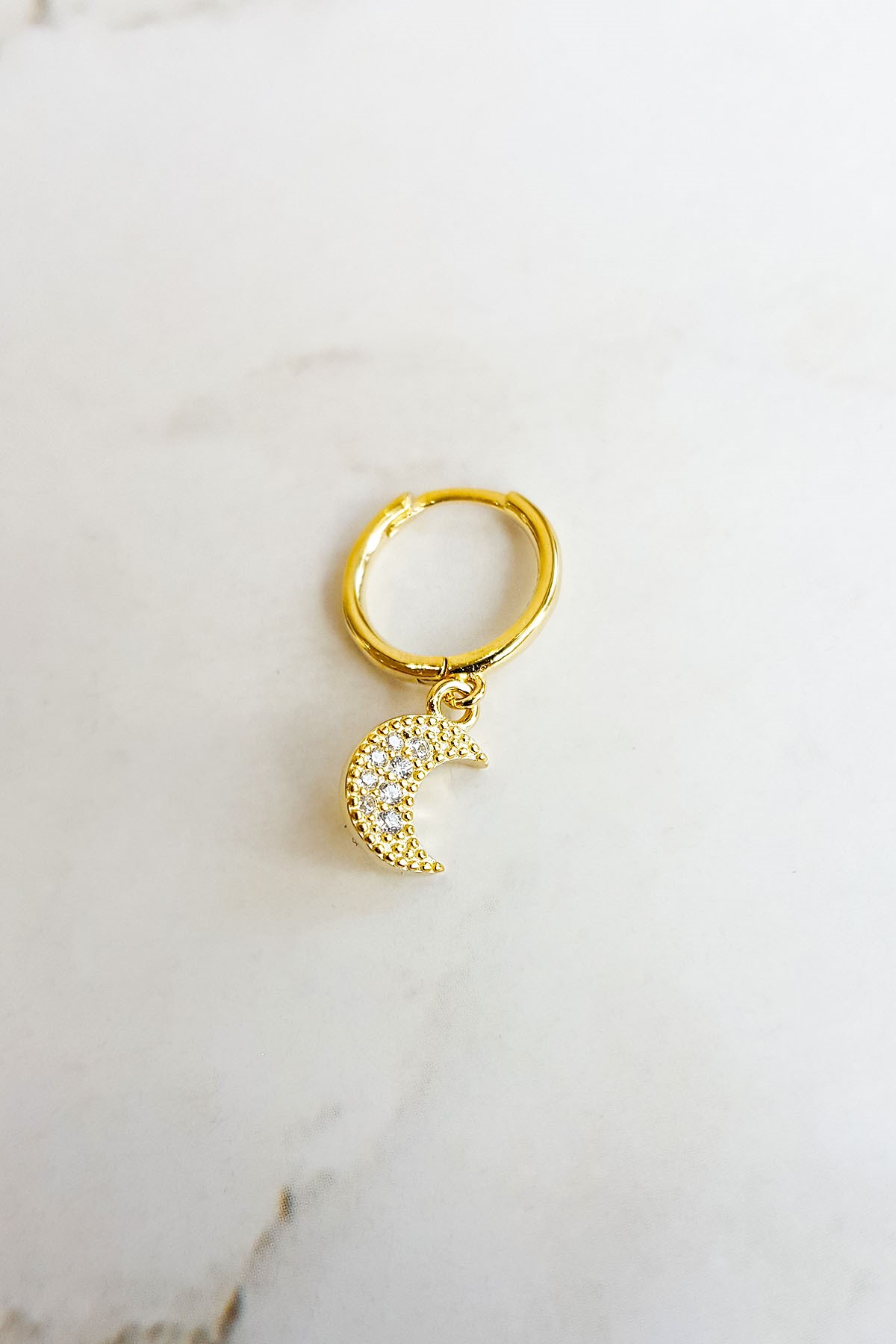 TEKLİ, MİNİ İTHAL AY TAŞLI GÜMÜŞ KÜPE