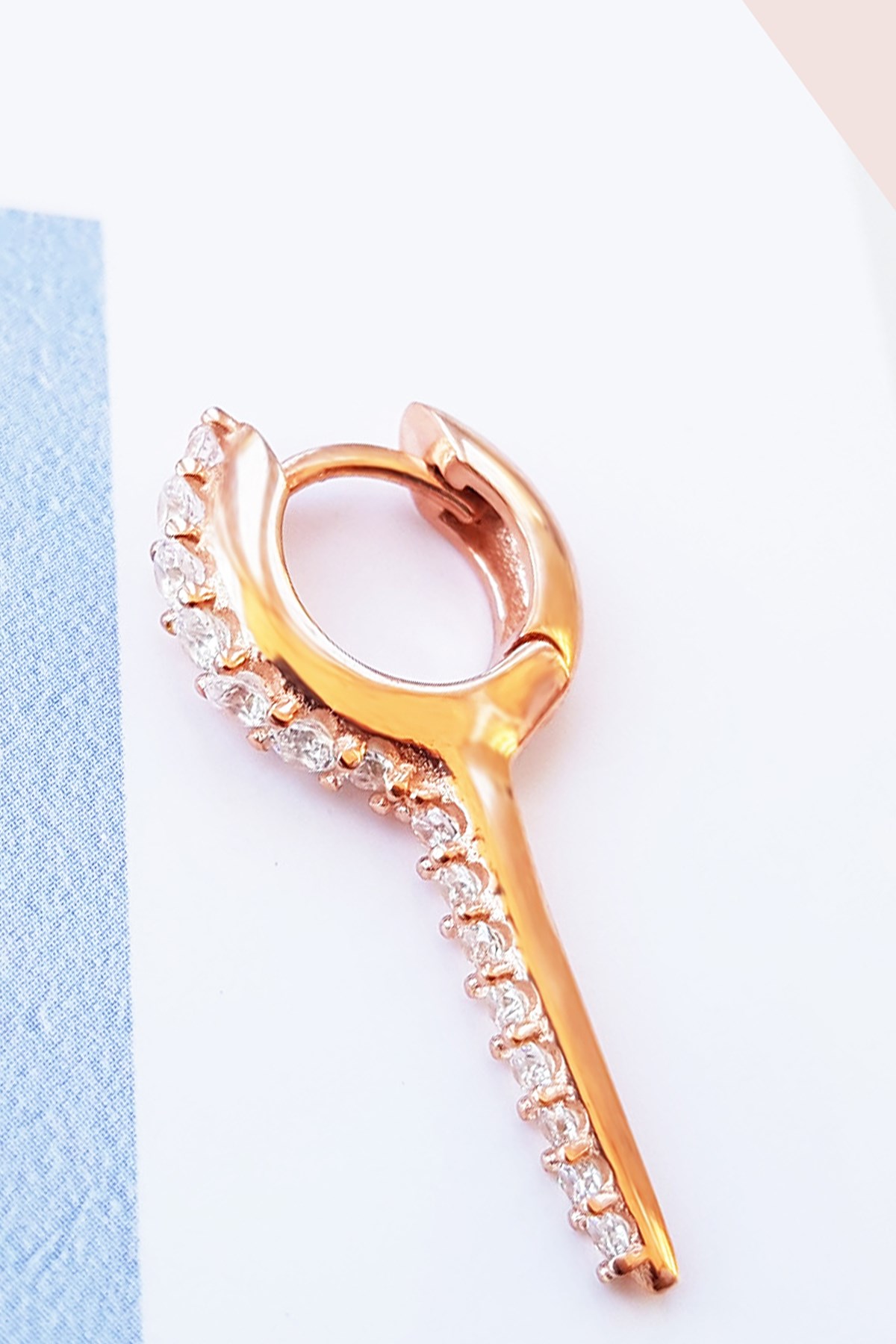 TEKLİ TAŞLI KURŞUN GÜMÜŞ KÜPE