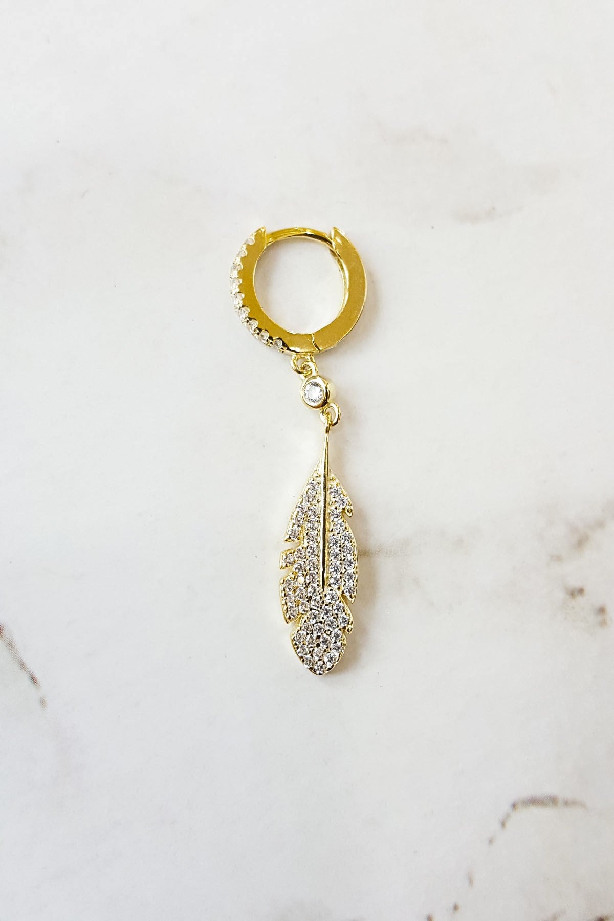 TEKLİ TÜY FİGÜRLÜ GÜMÜŞ KÜPE