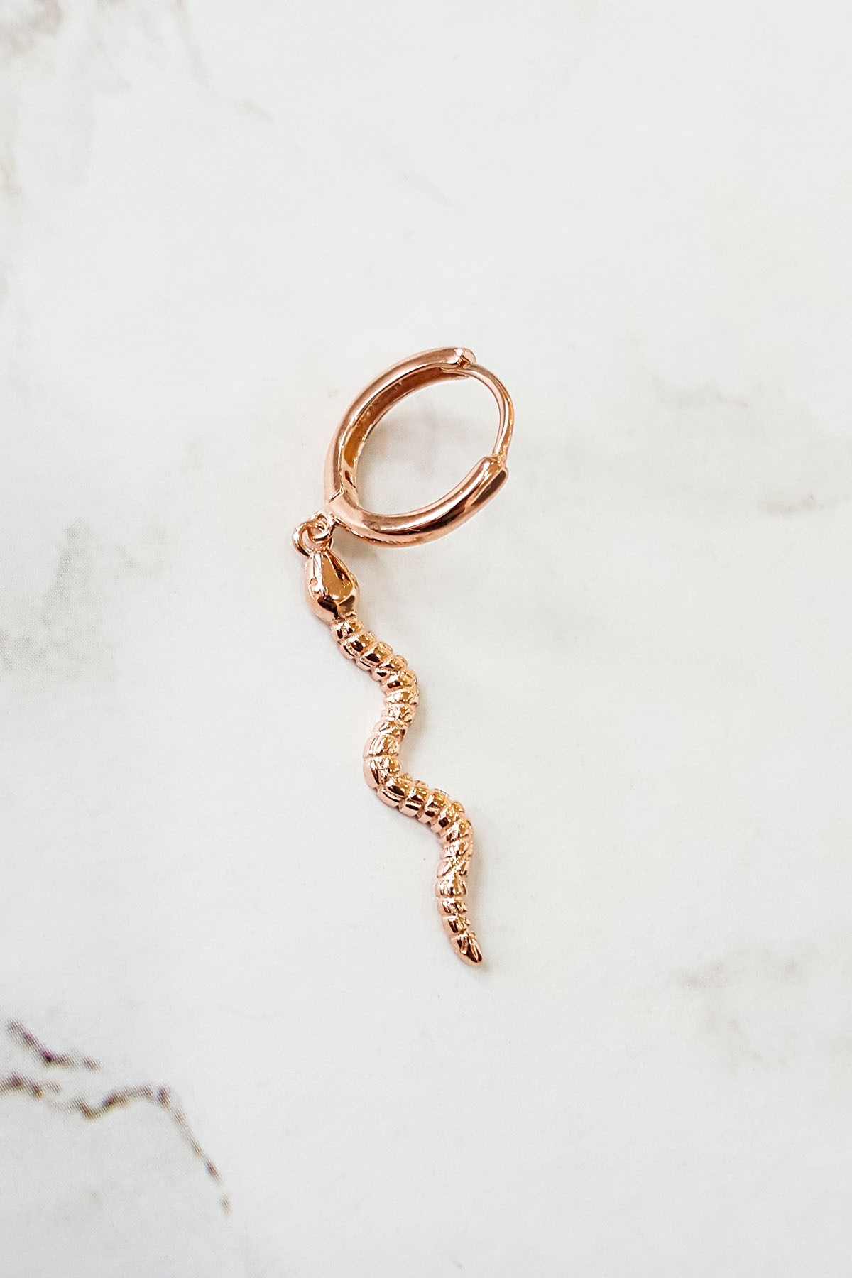 TEKLİ YILAN FİGÜRLÜ GÜMÜŞ KÜPE