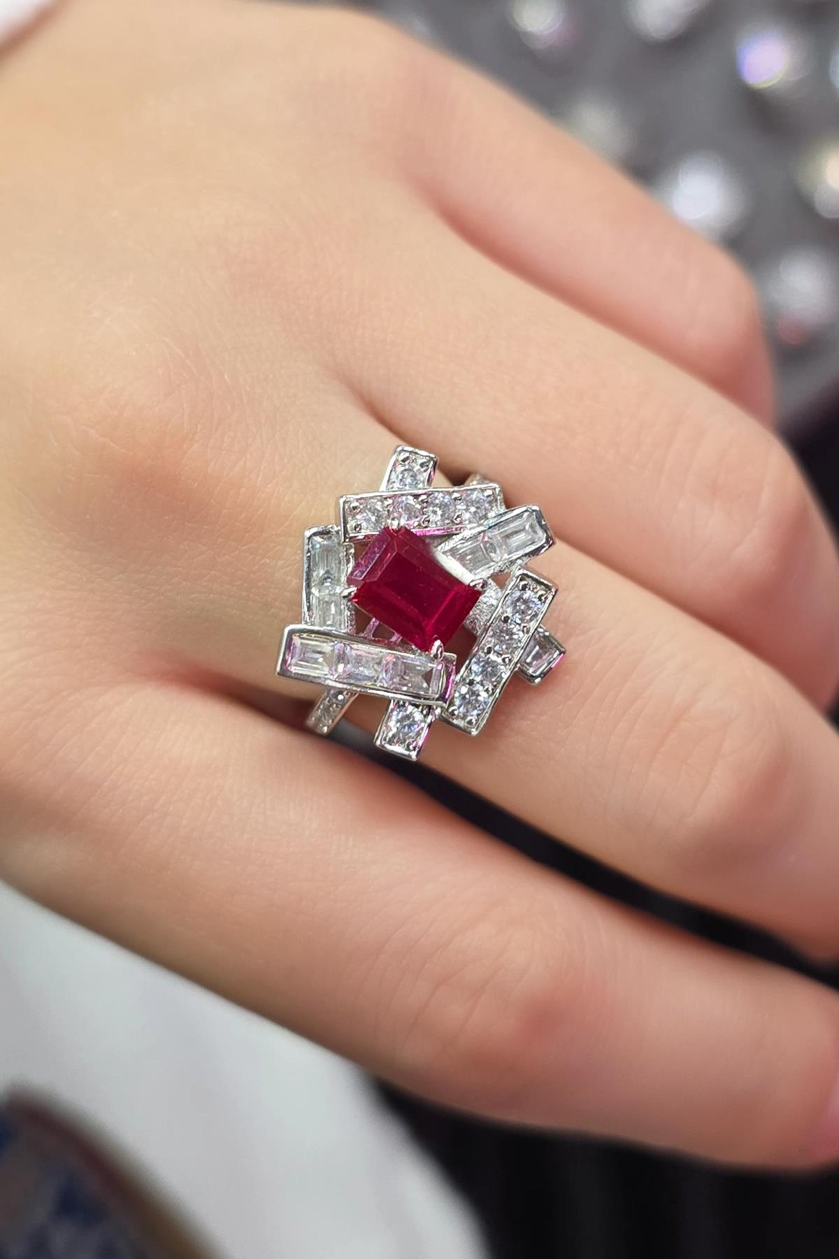 YAKUT RUBY BAGET DİKDÖRTGEN GÜMÜŞ YÜZÜK