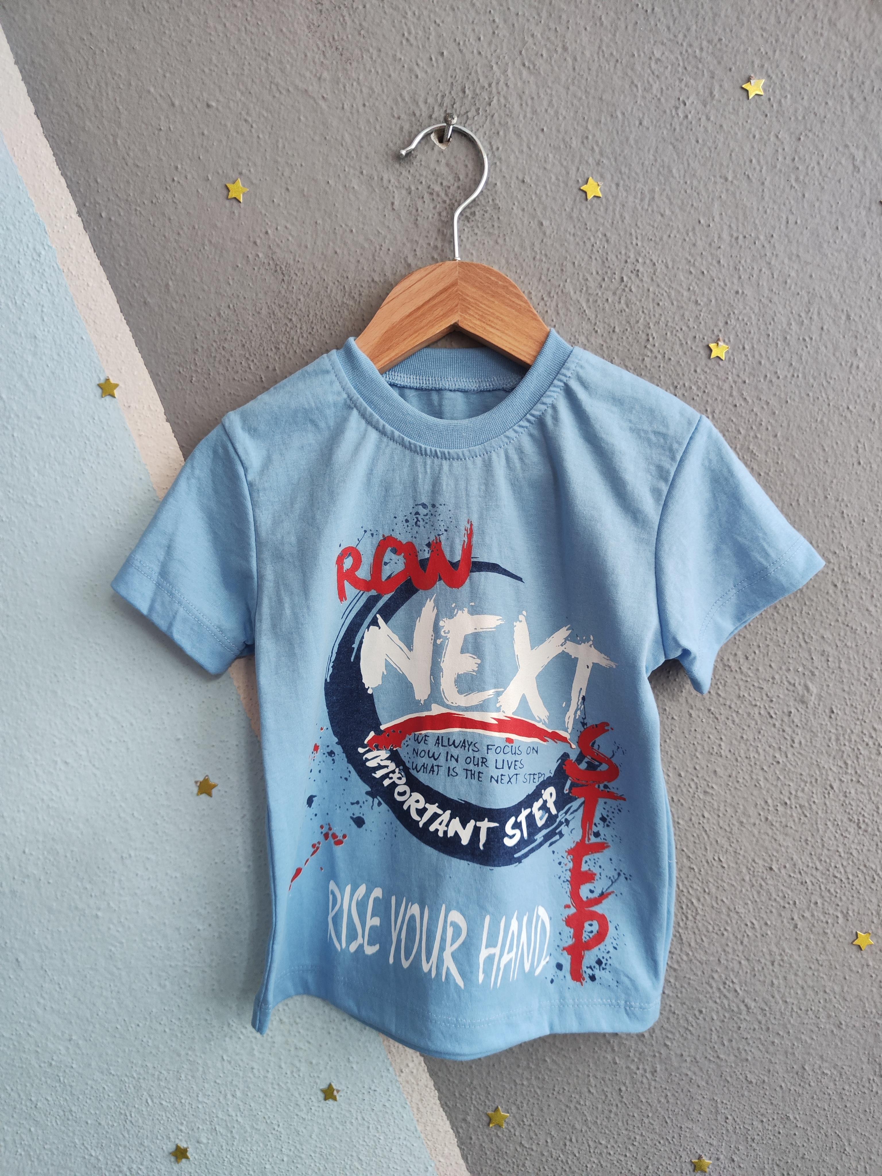 1580  -Next Baskılı Kot Şortlu Erkek Takım- Açık Mavi