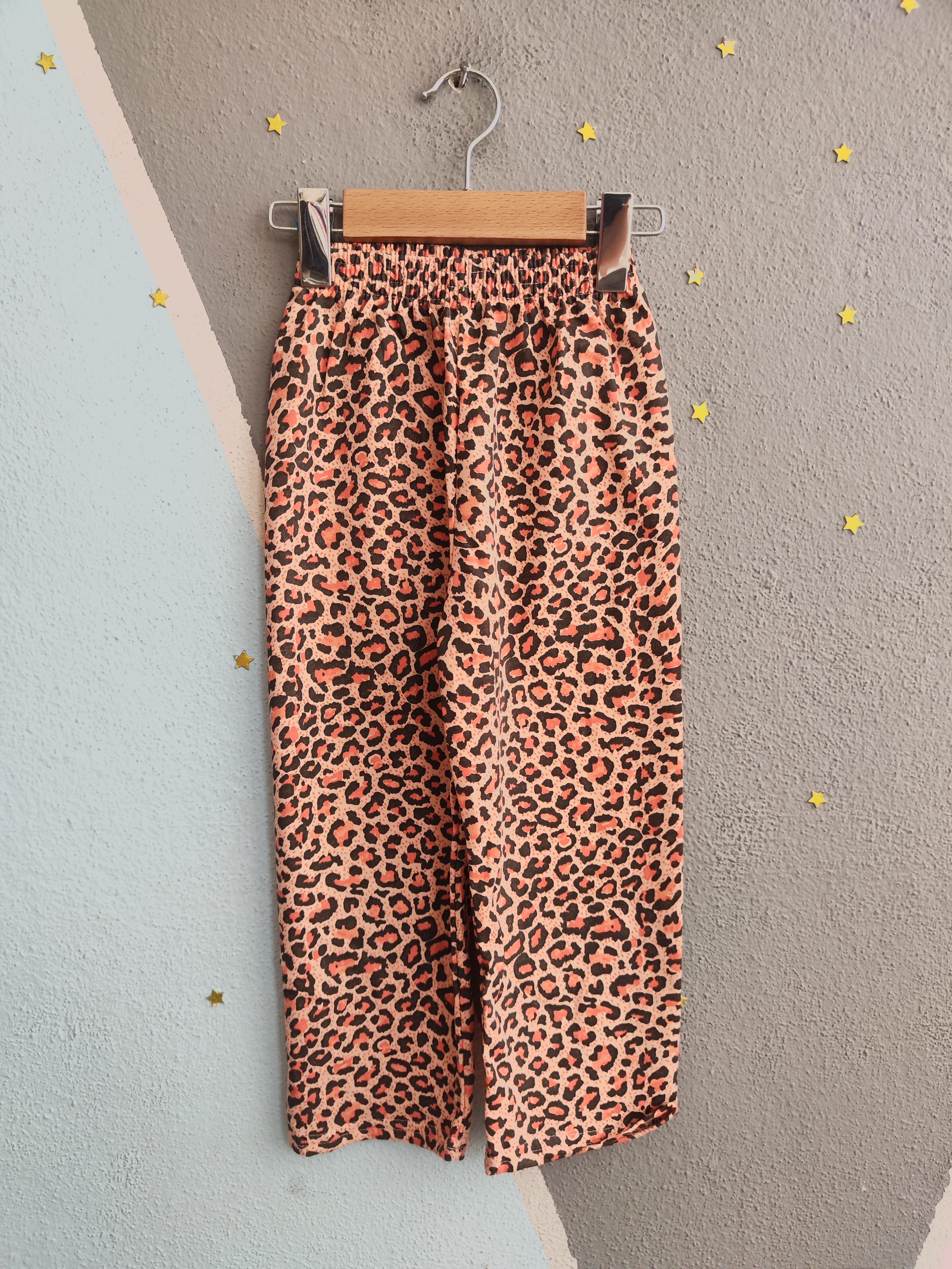1770 -leopar desen karakter baskılı kız çocuk takımı - Somon