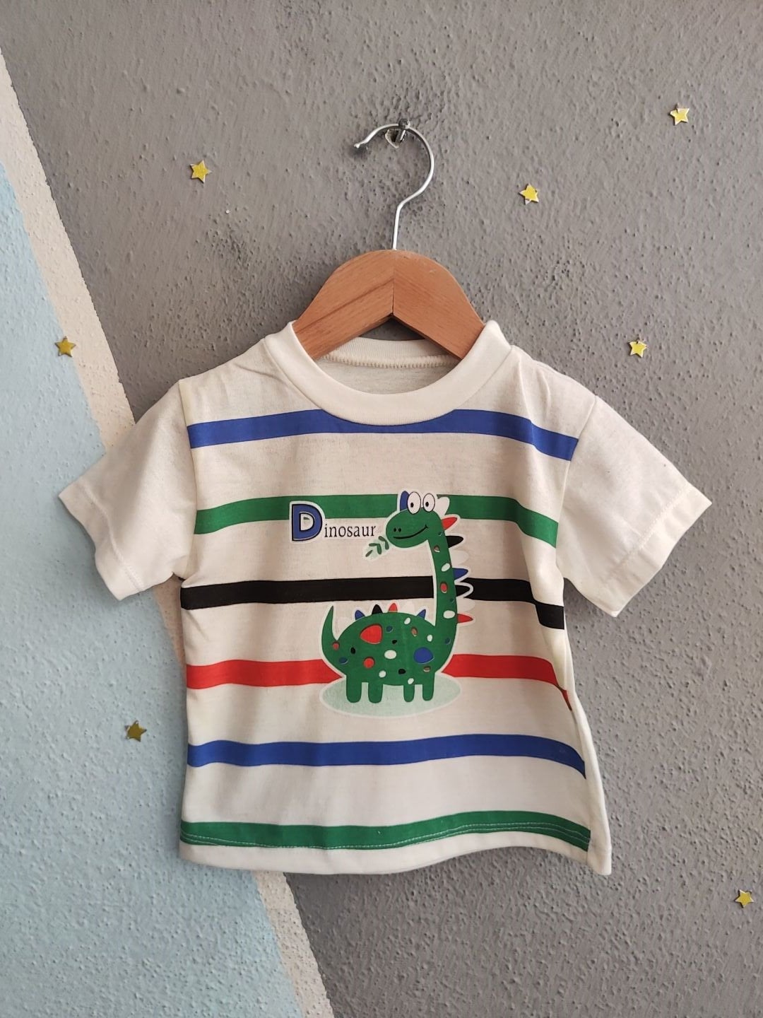 1978 - Dinozor Baskılı Çizgili Erkek Çocuk Takım - Kırmızı