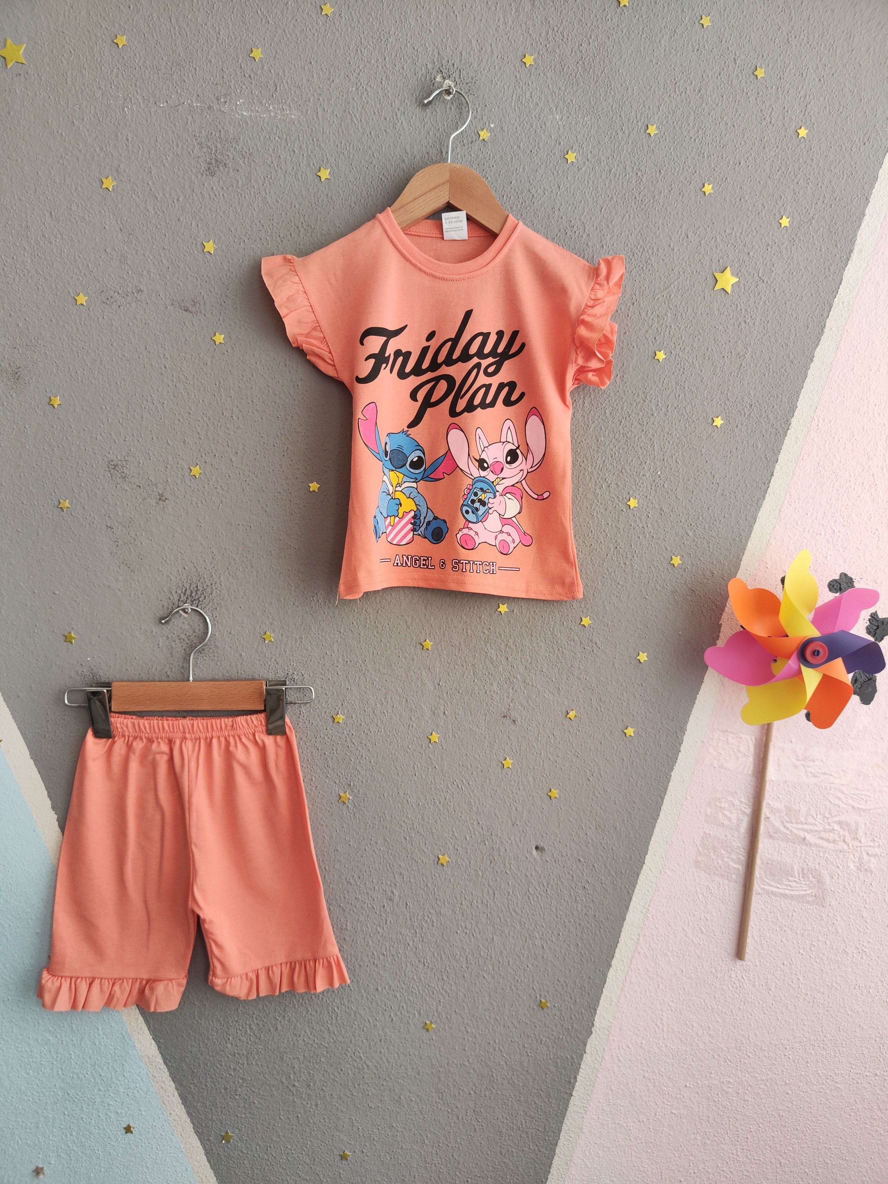 2019 - Friday Baskılı Fırfırlı Kız Çocuk Takım - Somon