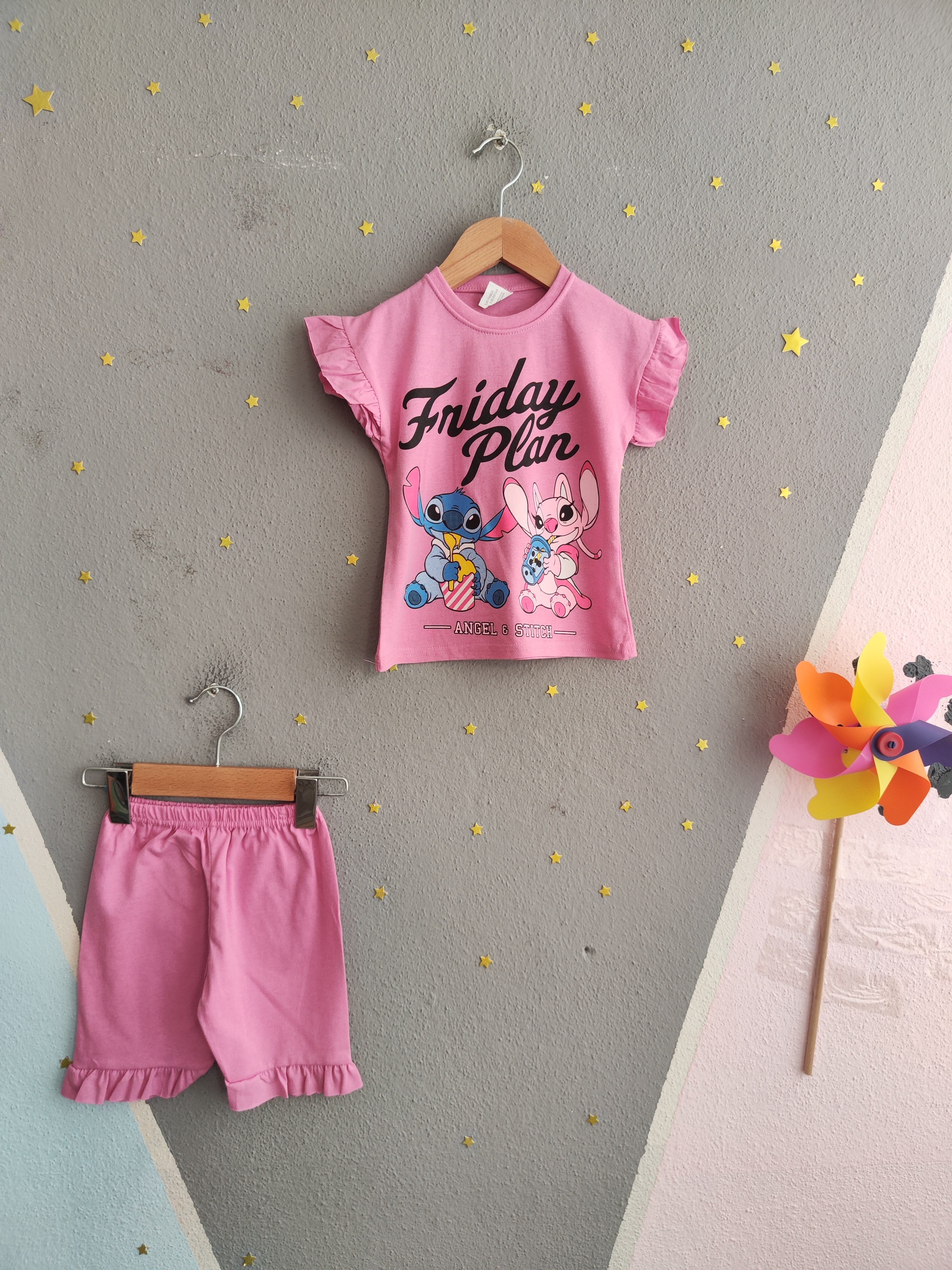 2019 - Friday Baskılı Fırfırlı Kız Çocuk Takım - Pembe