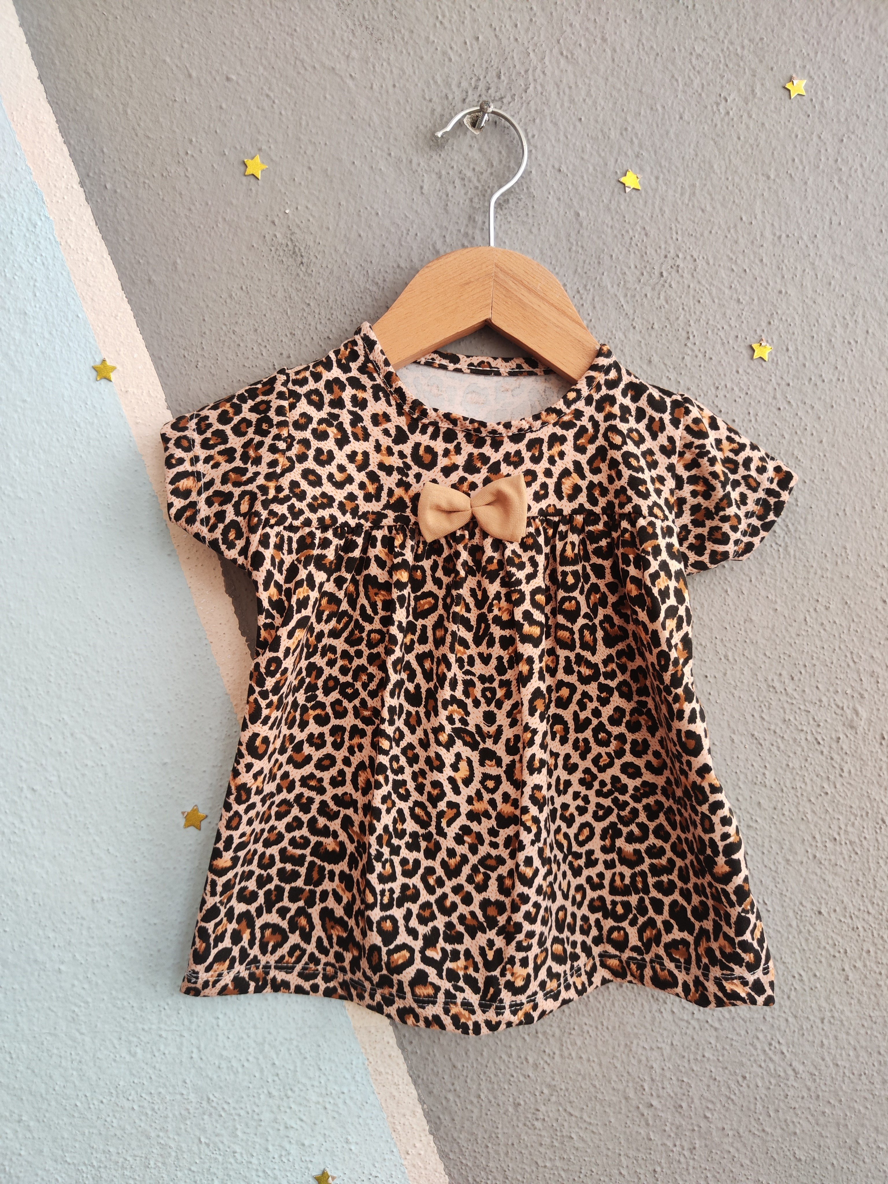 2073 - Fiyonklu Kapri Taytlı Kız  Bebek Takım - Çiçekli  Pembe -Leopar