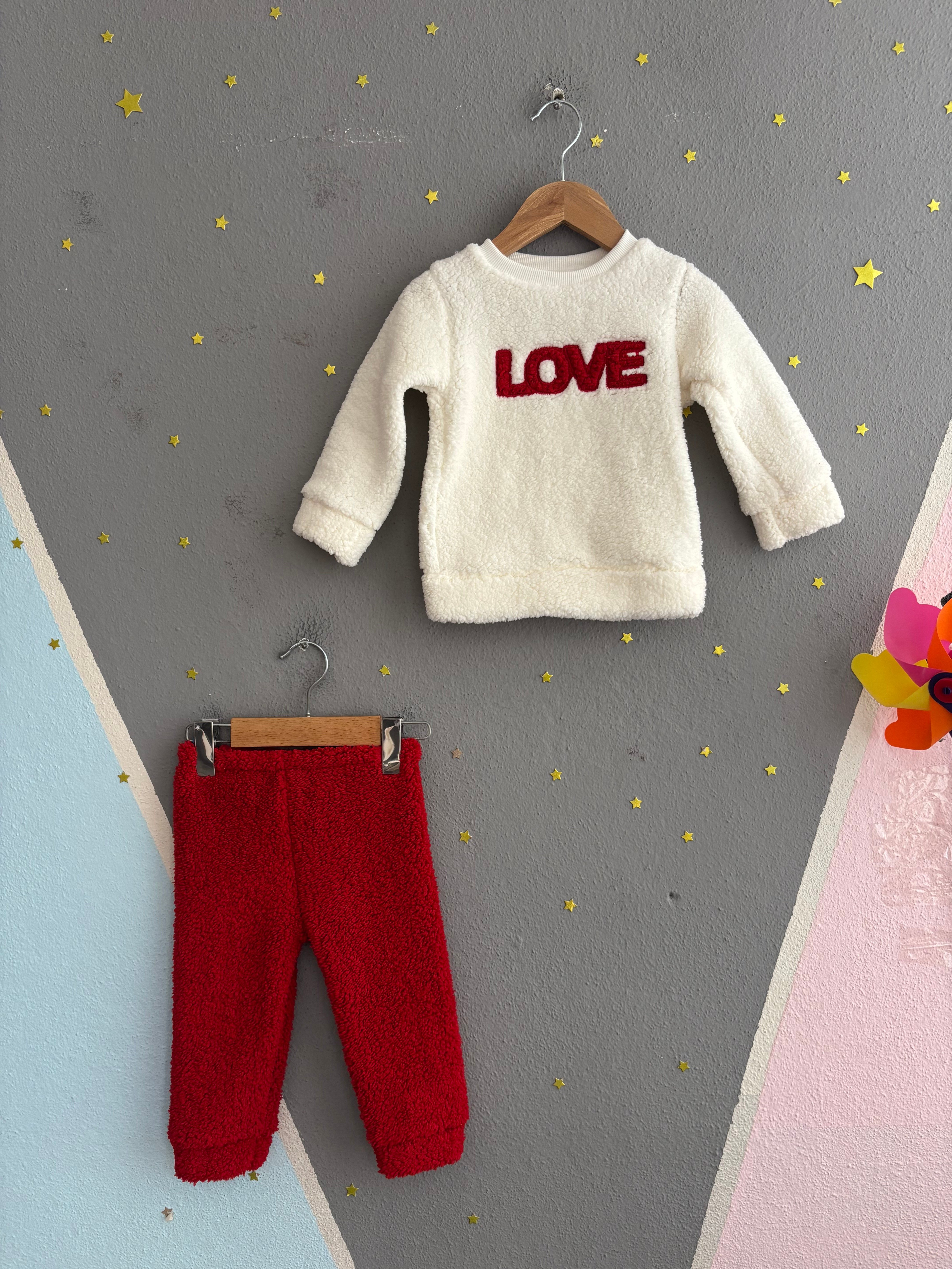 2153 - Love Baskılı Peluş Kumaş Kız Bebek Takımı - Kırmızı