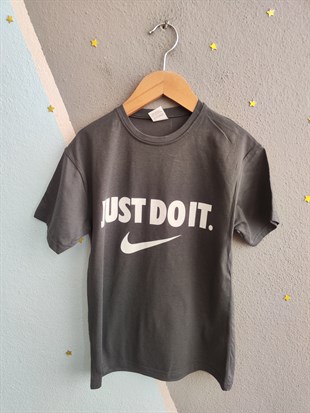 1990-  Önü ve Arkası Baskılı Şortlu Erkek Çocuk Takım - Füme