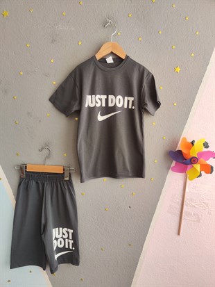 1990-  Önü ve Arkası Baskılı Şortlu Erkek Çocuk Takım - Füme