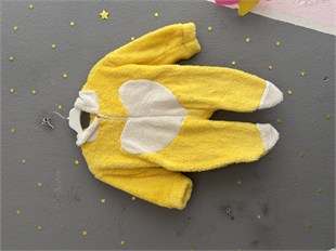 2142 -Kapüşonlu Peluş Kumaş Kız Bebek Tulumu - sarı