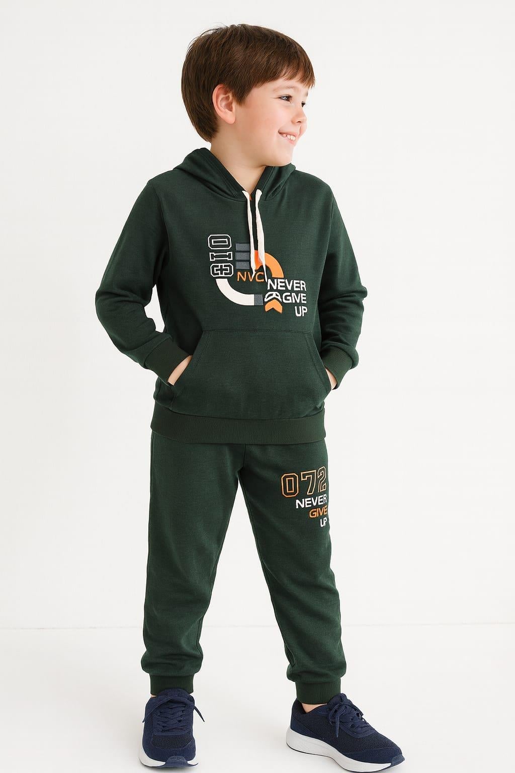 1728 - Never Gıve Up Baskılı Kapüşonlu Mevsimlik Erkek Çocuk Takımı - Haki