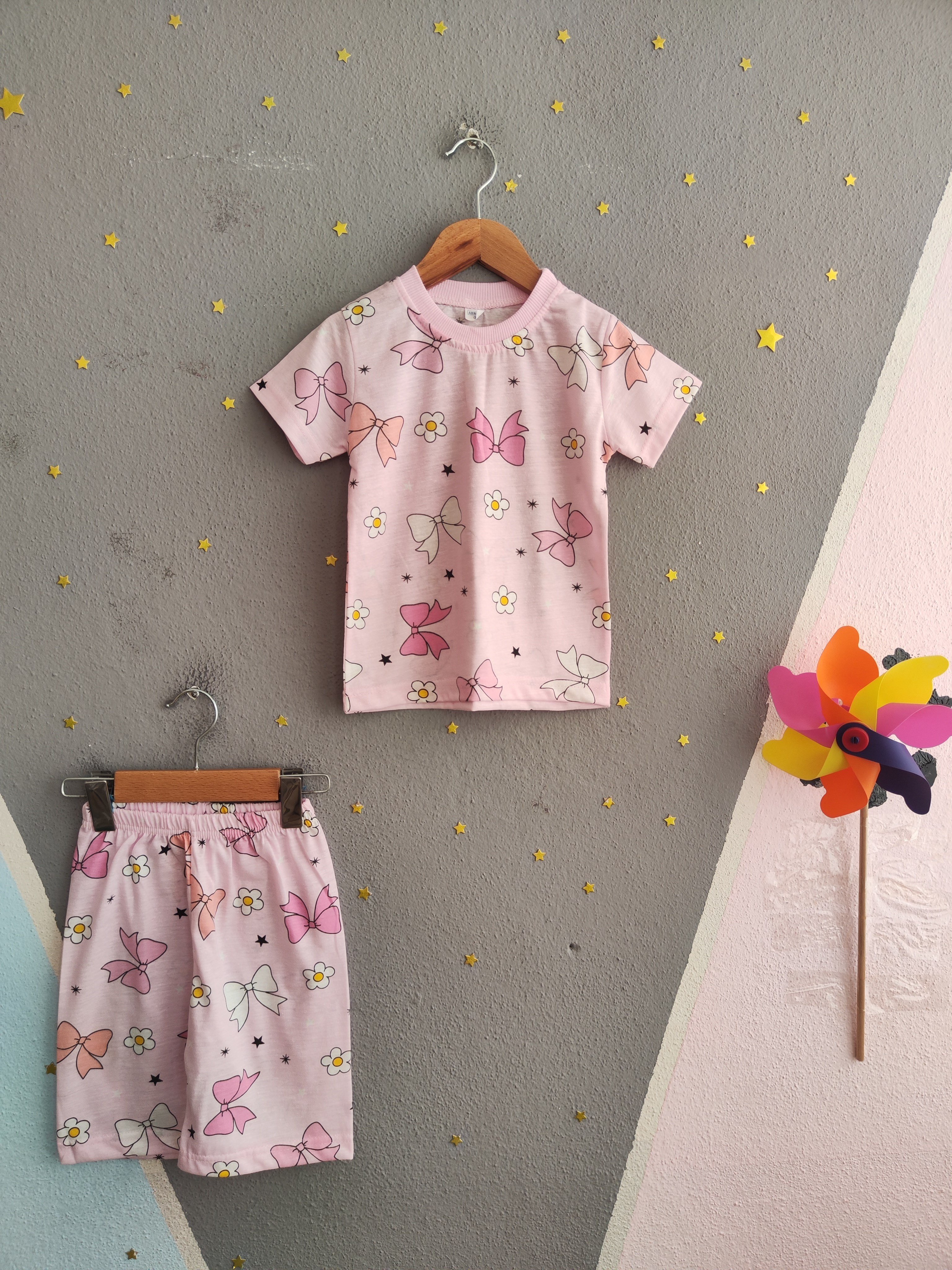 2081 - Papatya ve Fiyonk Baskılı Kız Çocuk Takımı - Pembe