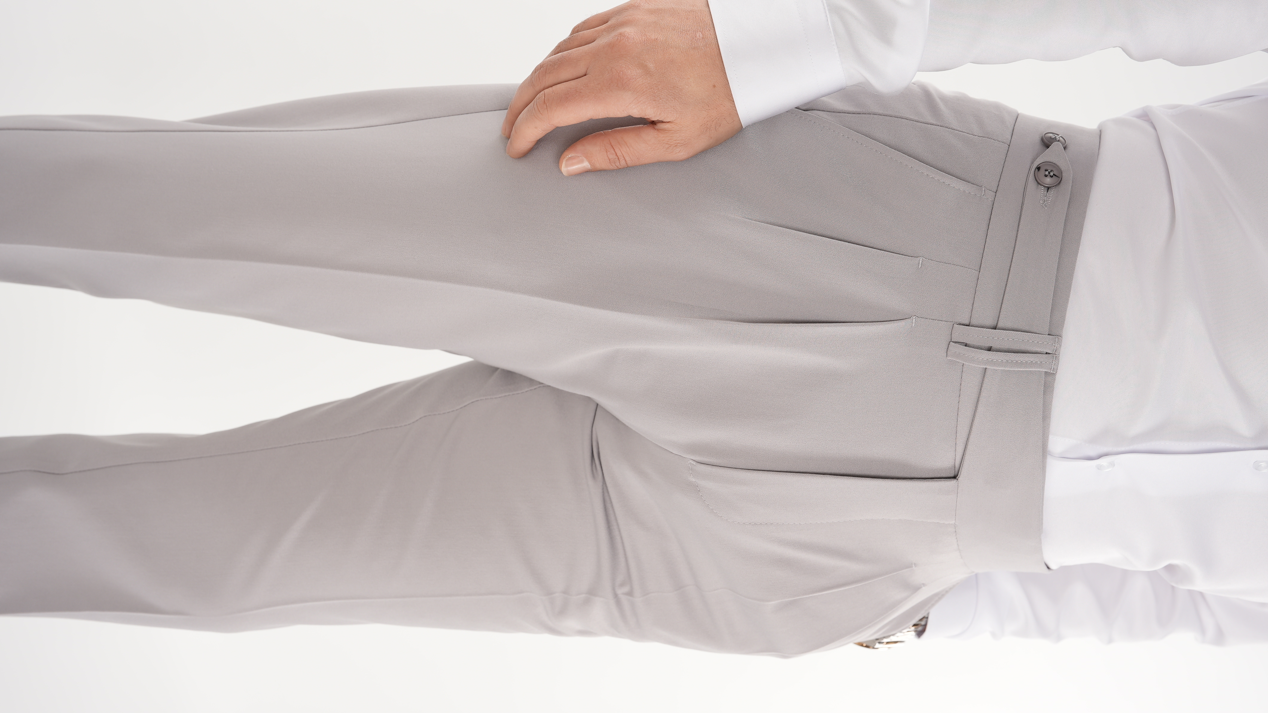 Slim-Fit-Hose für Herren im italienischen Stil mit Falten aus Lycra-Canvas – Hellgrau