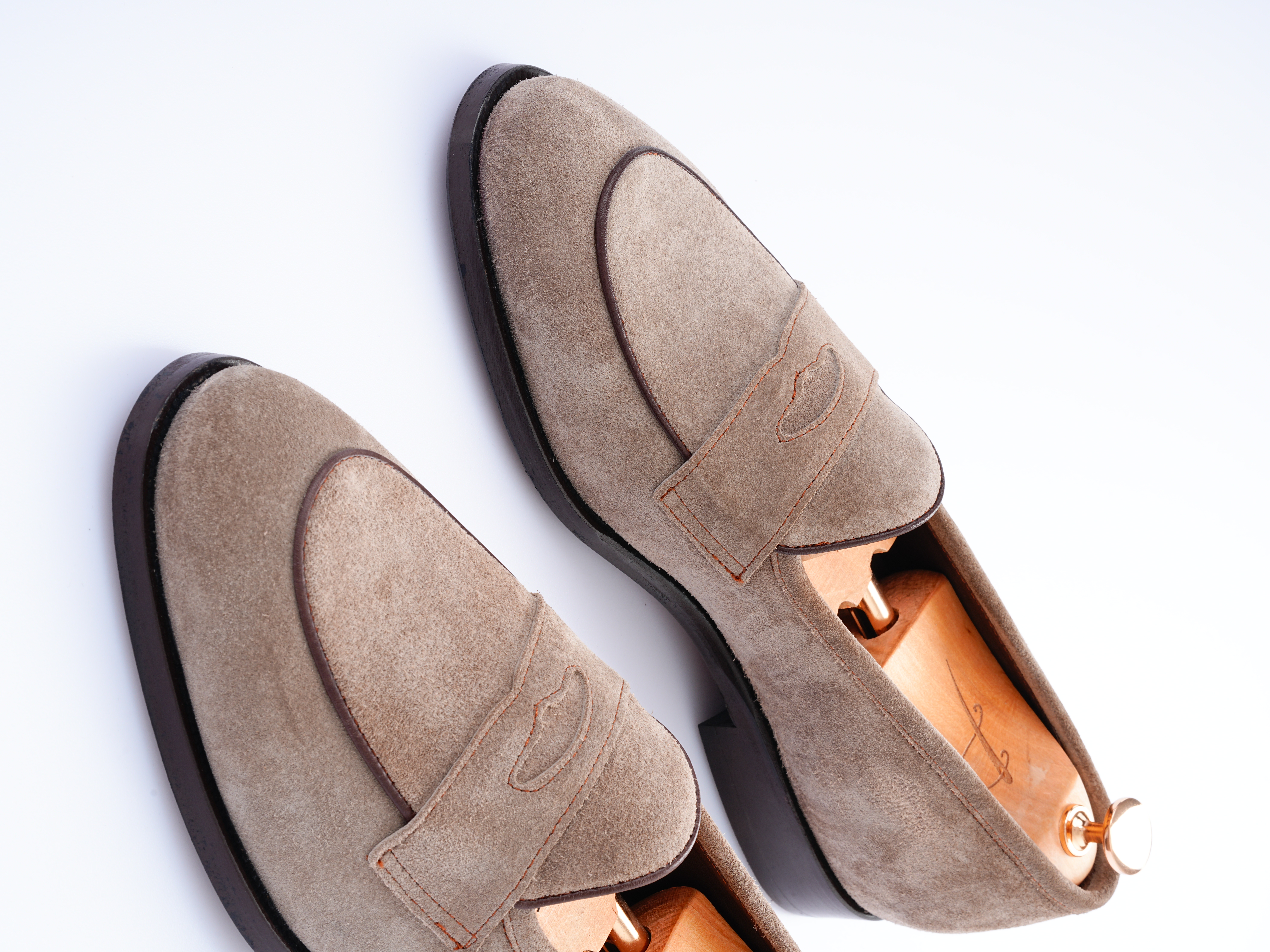 Erkek Premium Metis Süet Derİ Dana Astar 
Double Kösele 
Özel El Boyama Kösele Ayakkabı - Sütlü Kahve