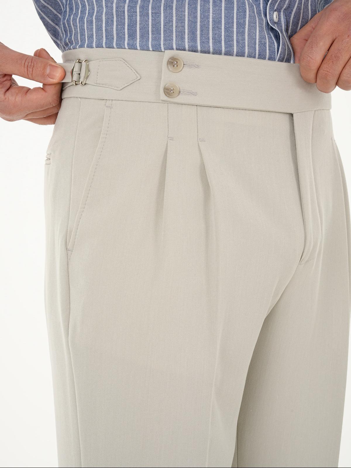 Erkek Regular Fit Yüksek Bel Piliseli Tokalı Kumaş Pantolon - Taş